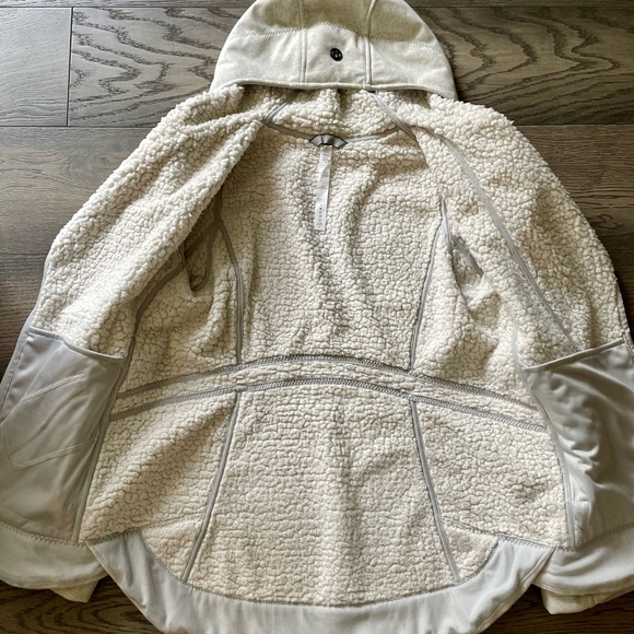 Lululemon
Cozy Up Buttercup Jacket - Picture 3 of 5